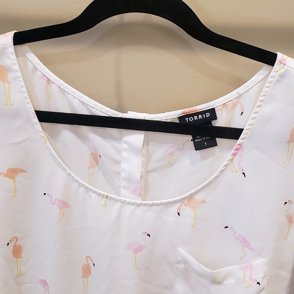 Torrid Sz 1X Flamingo Semi Sheer Top Short Sleeve Scoop Neck Button Dow… - Picture 3 of 13